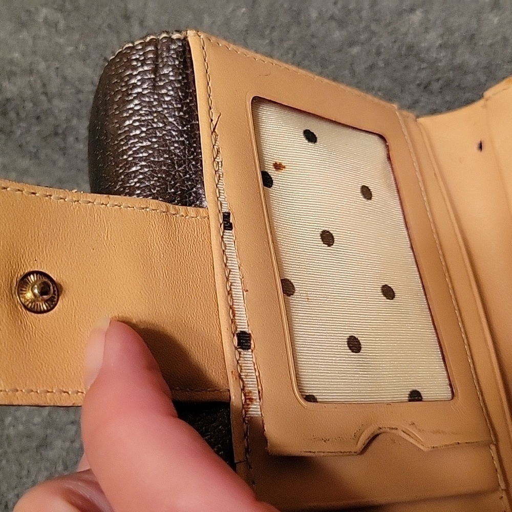 Small Kate Spade wallet snap & zipper closure...sew pictures for condition - Picture 13 of 15